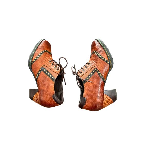 SOFFIA | ZOIE MAZE EMBOSSED STUDDED LEATHER OXFORD - Picture 7 of 8